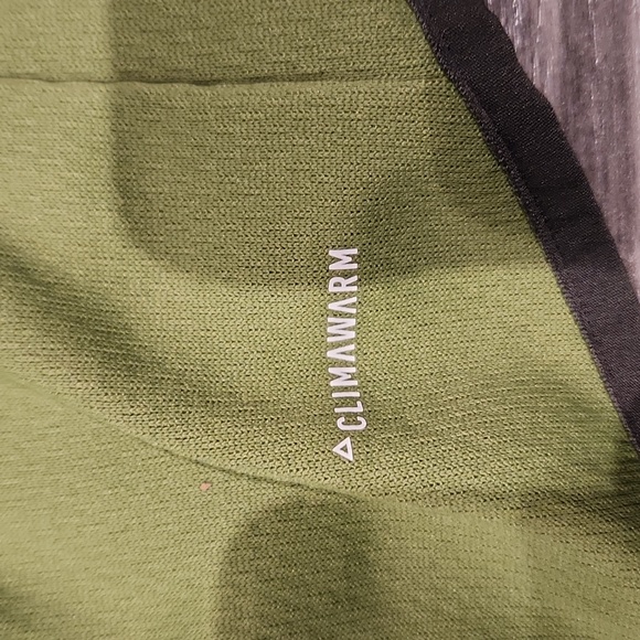 EUC Adidas Climawarm Men's sz M Sweatshirt w/hoodie 2 front pockets - Picture 7 of 7